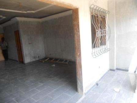 IMMEUBLE DE R+3  Une villa de 04 pi�ces au dessus avec une Fondation de R 3 du 2� immeuble.